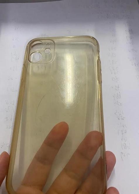 如何拆手机壳后盖