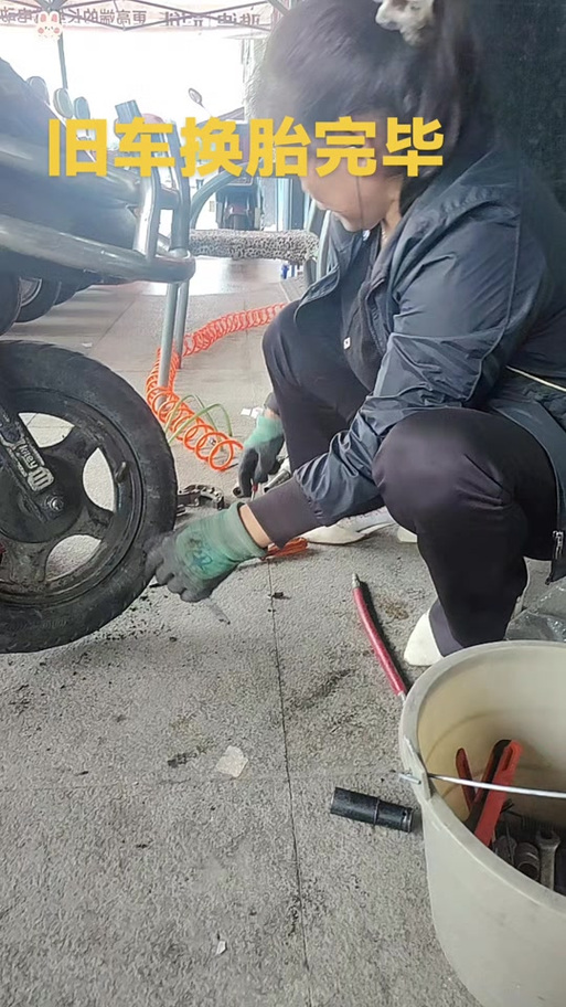 电动车后轮胎怎么更换