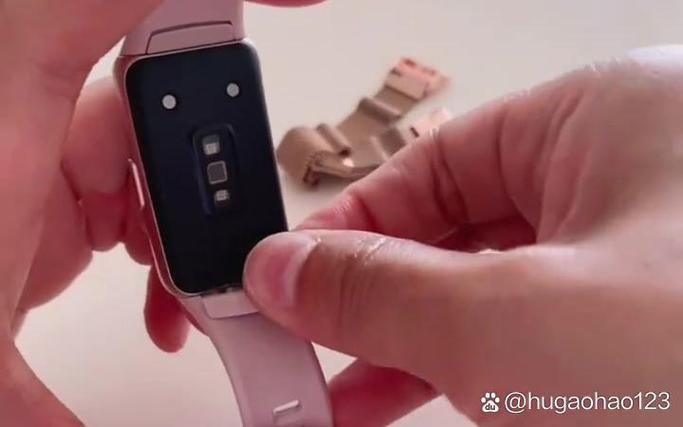 荣耀手环7怎么安装表带