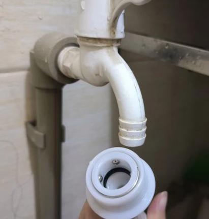 全自动洗衣机开机就进水怎么修