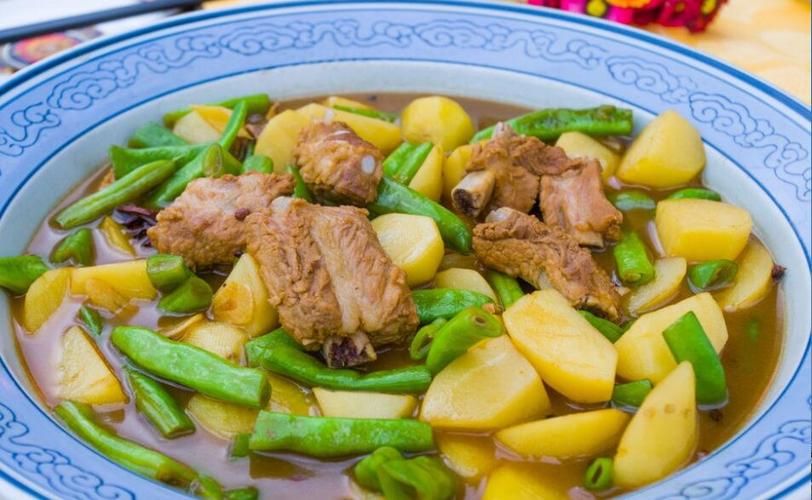 芸豆排骨炖土豆的家常做法