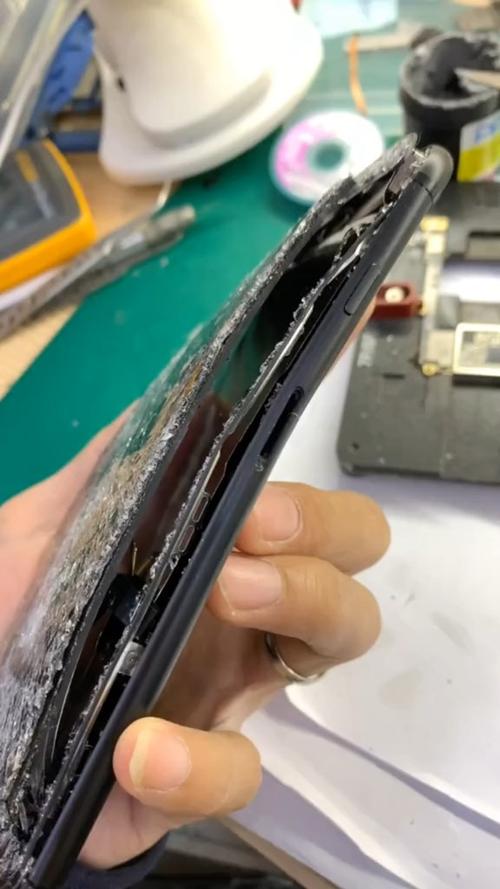 手机主板右上角的一小块断了