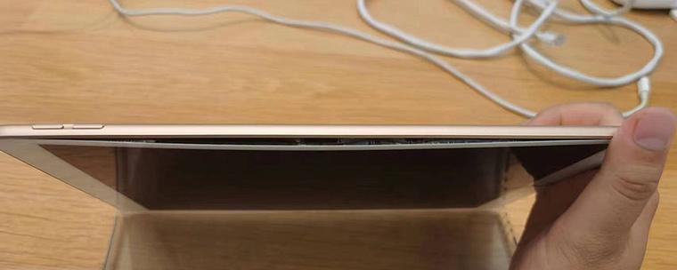 ipad屏幕开胶影响大吗