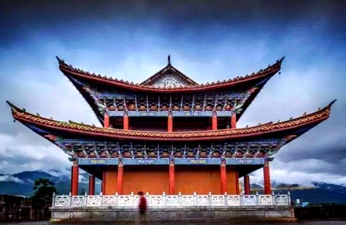 中国古建筑对称美的特殊意义