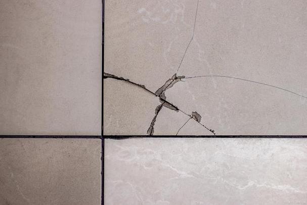 地砖空鼓不管它行吗