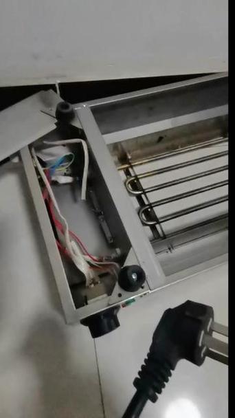 电烤炉指示灯不亮了