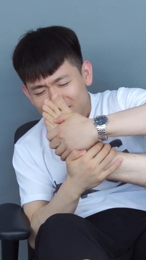 男生闻女生脚臭视频