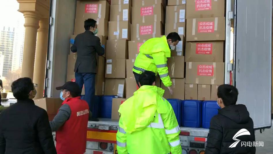 小狗四肢无力站不起来还颤抖