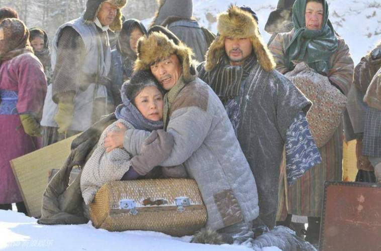 穿越古代去逃荒别人吃草