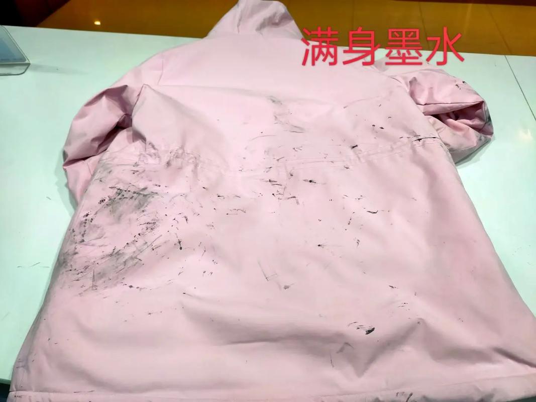 碳素笔的墨水弄到衣服上怎么去除