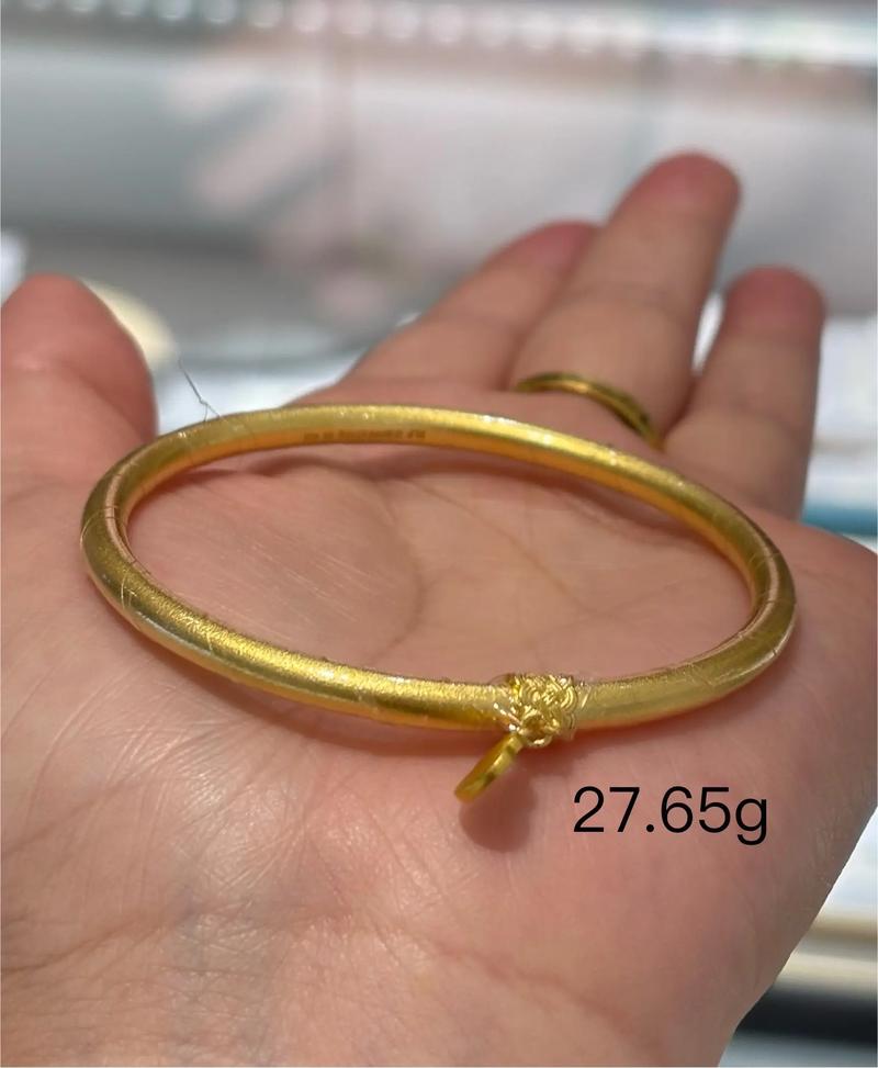 女人自己买手镯的说说