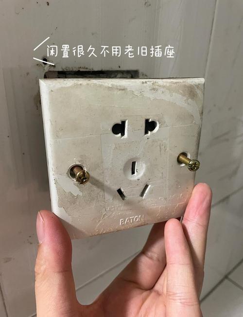 墙上插座开裂怎么办