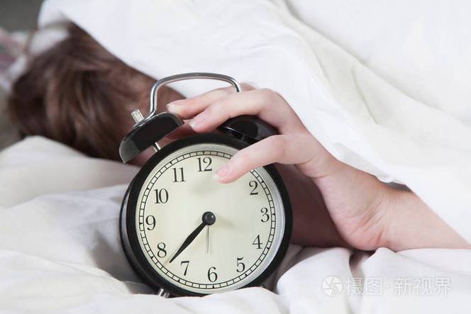 不记得自己关了闹钟