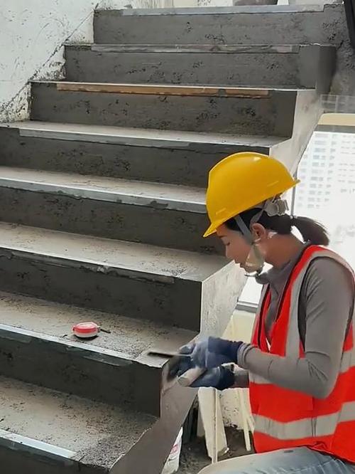楼梯踏步刷油漆图片