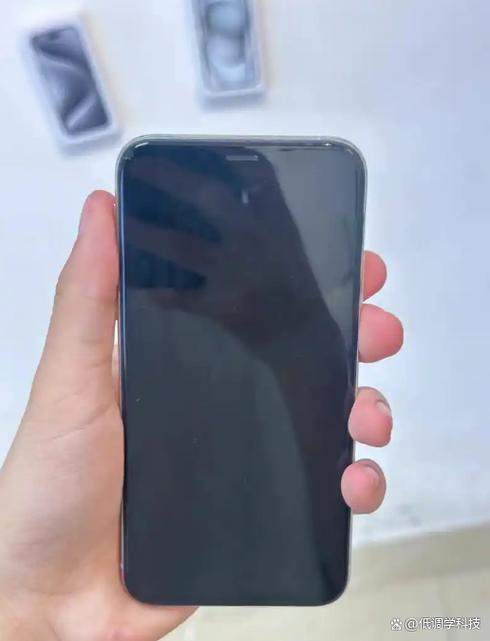 手机换屏是去第三方还是售后