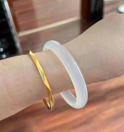白色的手环戴在手上代表什么截图2
