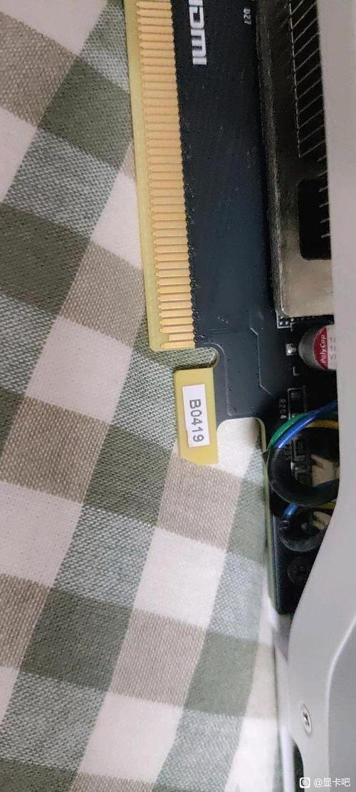 显卡的金手指有一根少了半截