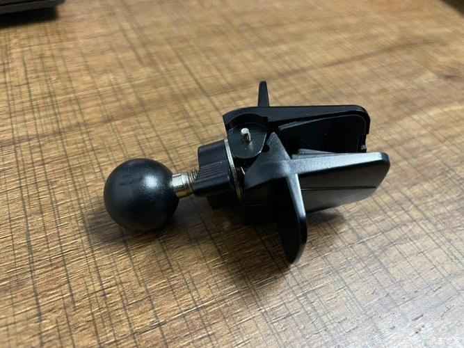 支架夹子太紧会把屏幕夹坏吗