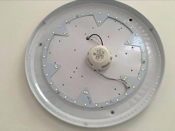 led灯三组有一组不亮了