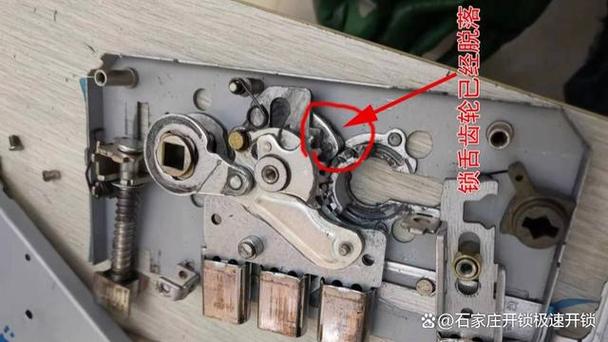 指纹锁外面锁不上什么原因