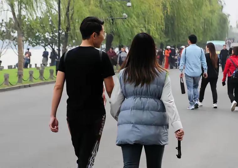 一男一女出去玩合适吗