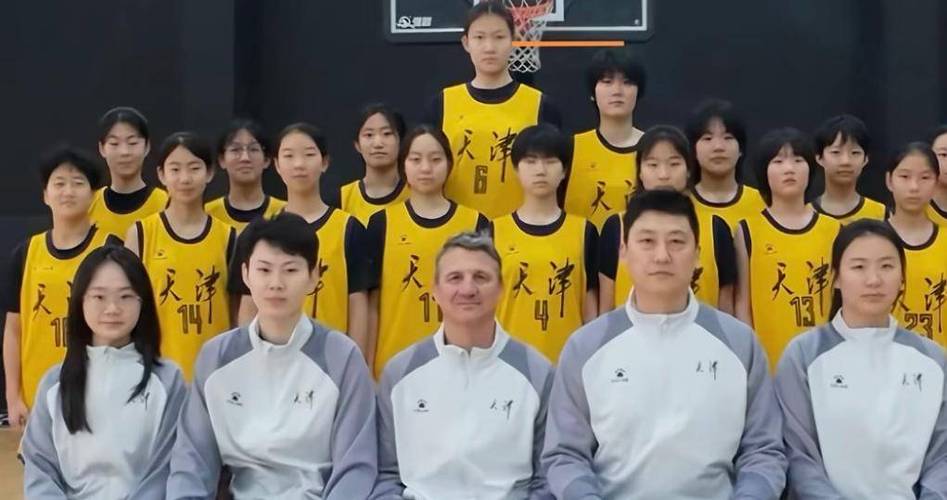 14岁就2米20的女篮新星