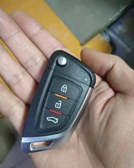 车钥匙屁股上自己弹出截图3