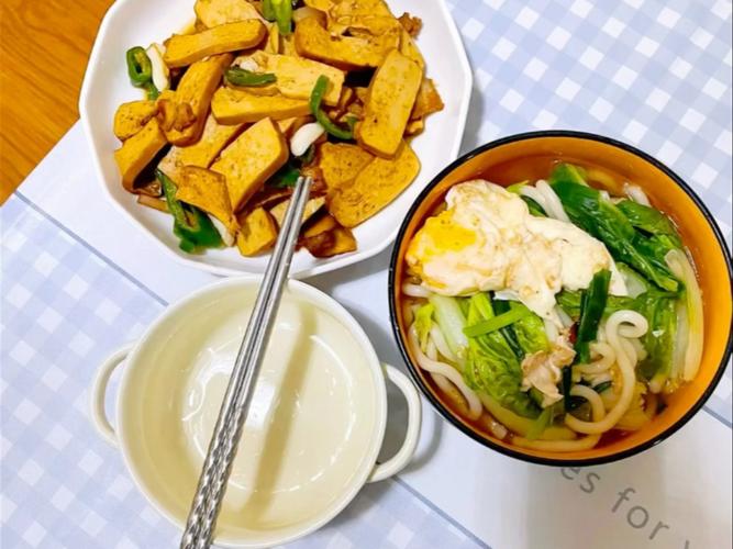 清纯学生没晚饭问吃什么各个