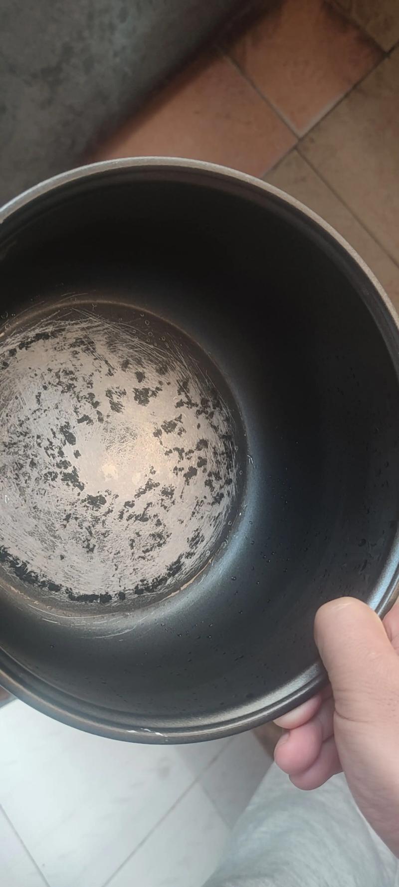 电饭锅里边的涂层没有了还能用吗