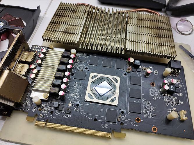 rx580玩游戏黑屏重启