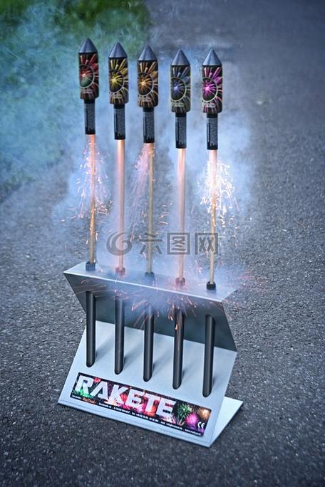 烟花发射器