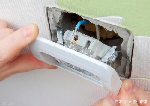 墙上插座松了用什么粘