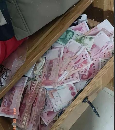 捡到麻将桌抽屉别人留下的钱