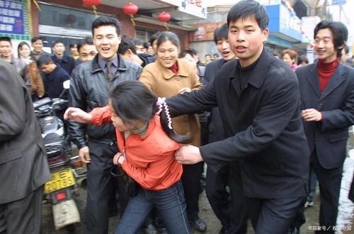 小偷抓到没钱赔找谁