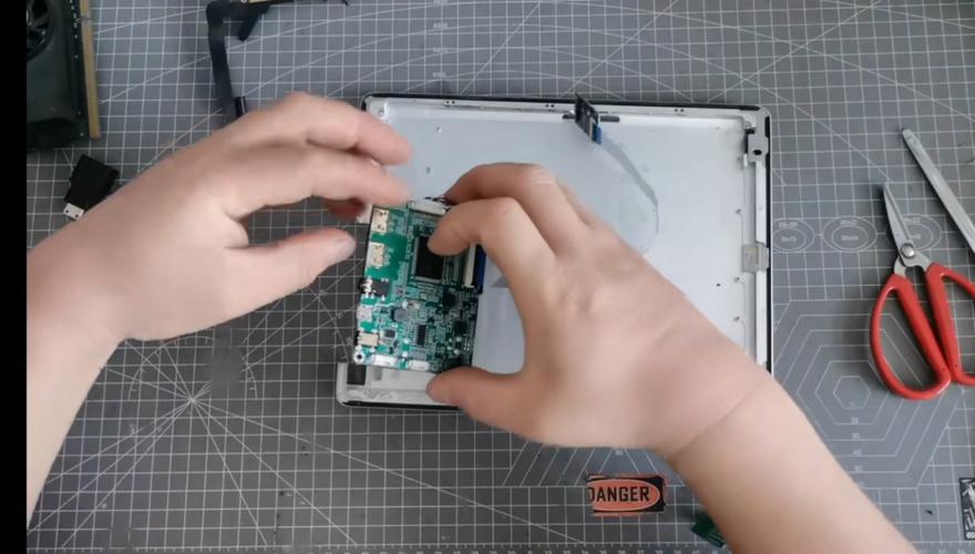 报废电视的液晶屏能改显示器吗
