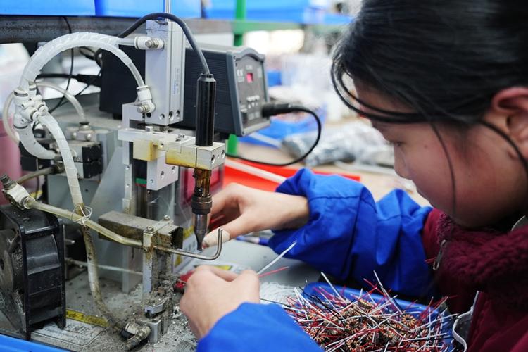 小马达组装流水线工序