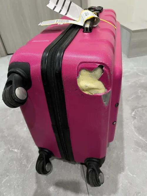 拉杆箱外壳裂了怎么修补