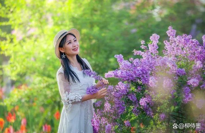 形容女人和花一样漂亮