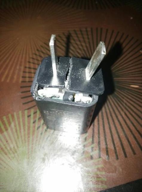 充电时充电器头滋滋响