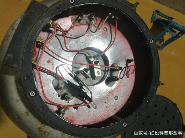 电饭锅里溢水后用了后不通电了怎么
