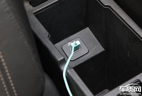 jeep自由侠usb接口没电