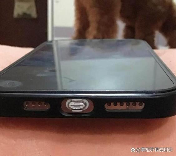 手机充电的地方卡了东西怎么办