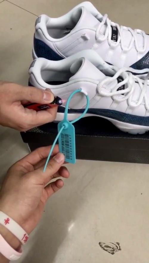 鞋子标牌怎么拆