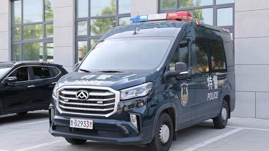 上海公安特警巡逻车