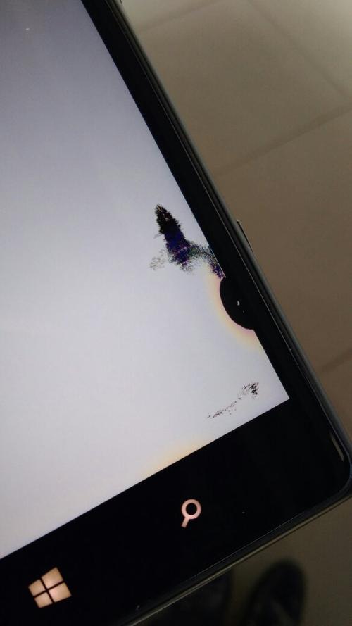 手机屏幕边角碎了一点点