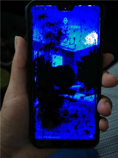 手机屏漏液