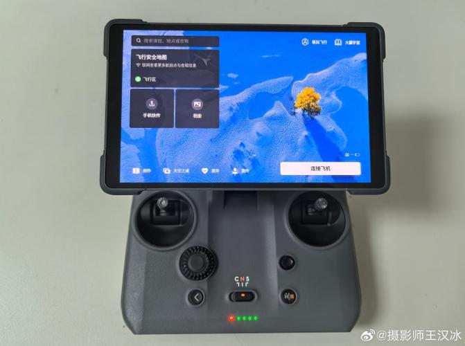 大疆无人机遥控器电池怎么换