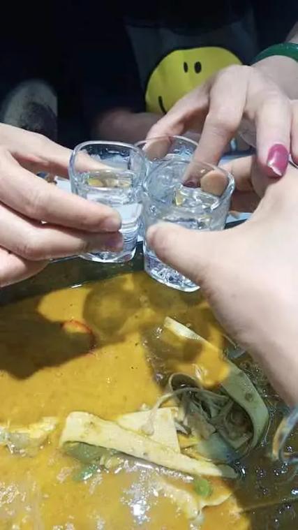 好看的喝酒图片图标