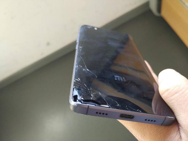 一加6后盖碎了怎么换