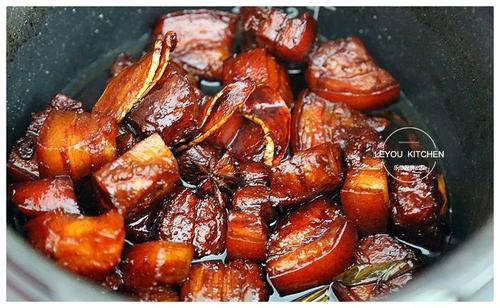 普通电饭锅能炖肉吗